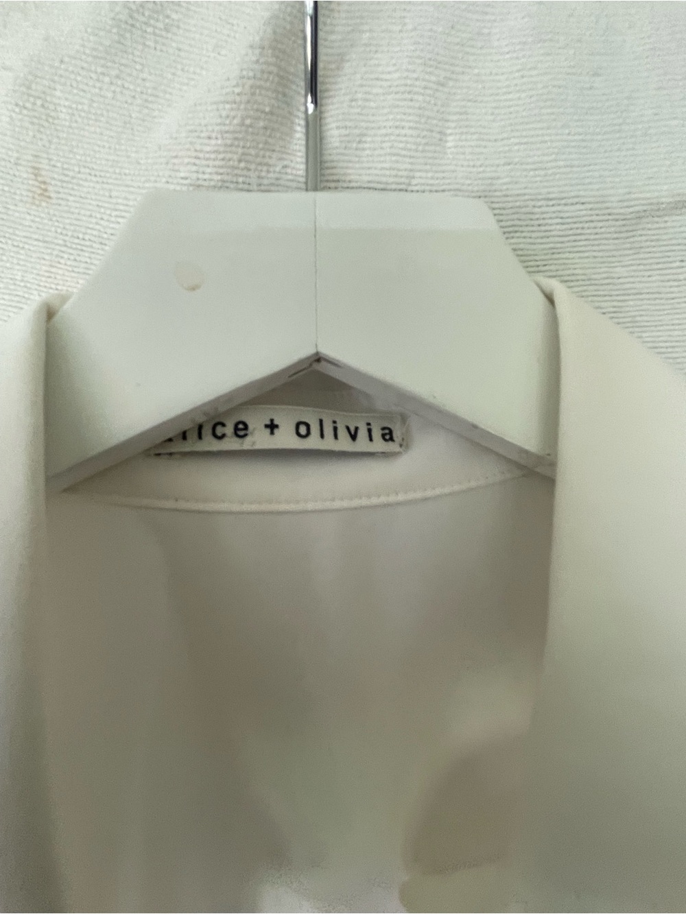 Alice and Olivia white button down blouse short sleeve perfect condition M - Picture 9 of 10
